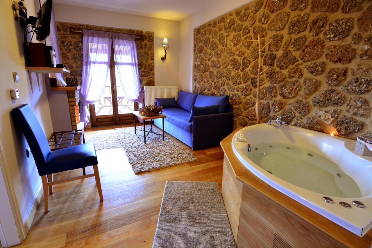 Mavraganeiko Hotell Synikia Mesi Trikalon Exteriör bild